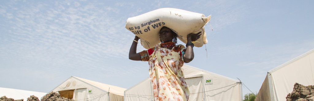 Entre as pessoas que fazem uso de medicamentos antirretrovirais, a insegurança alimentar também pode afetar a adesão ao tratamento. Foto: UNAIDS