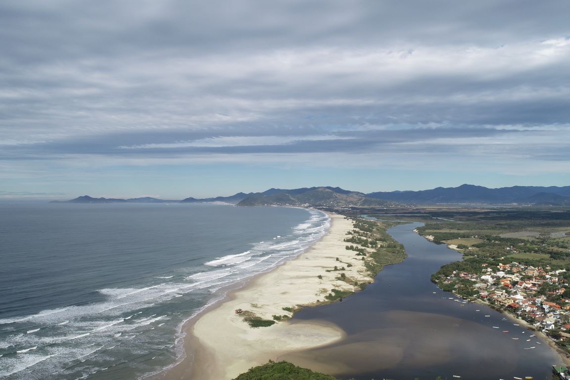 Oeco Visual da Pedra do urubu. Rio da Madre e Praias do Parque na Guarda do Embau Cassini PE Serra do Tabuleiro