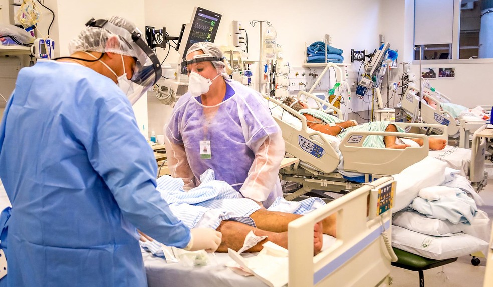 na linha de frente do sistema em colapso medicos dizem que remedios de intubacao estao acabando em todo o pais img4