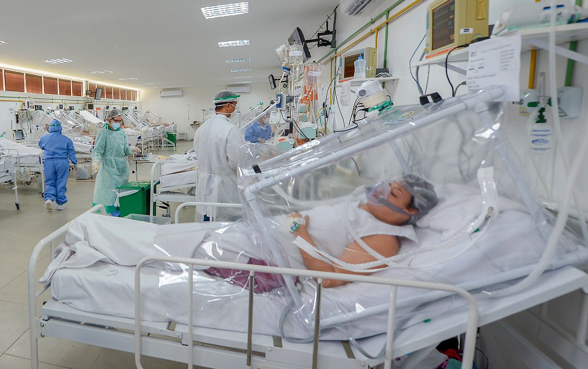 na linha de frente do sistema em colapso medicos dizem que remedios de intubacao estao acabando em todo o pais img5