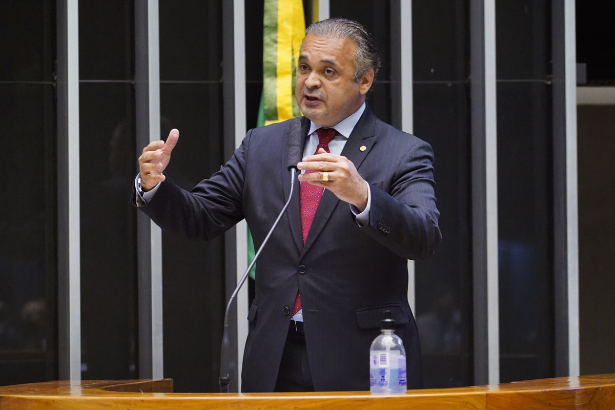 roberto de lucena tambem atuou para liberar vacinas a iniciativa privada