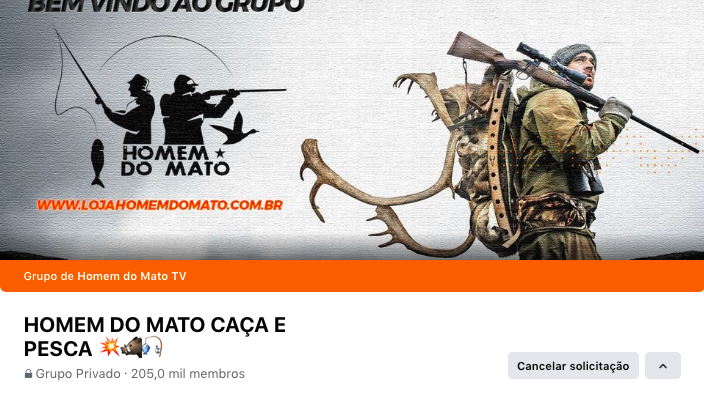 Caçadores ilegais: brasileiros compartilham dicas de caça e venda de armas no Facebook 12 Imagem de capa do grupo "Homem do Mato Caça e Pesca" contém a foto de um homem carregando uma arma e a carcaça de um animal morto e indica o endereço da loja online Homem do Mato