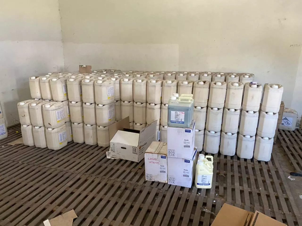 Sojeiros culpam sarna por problemas de saúde em vila onde avião lançou agrotóxicos 9 foto galpao introvini