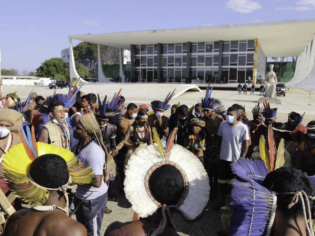 A crise dos indígenas Avá-Guarani desterrados por Itaipu 14 Indígenas de várias etnias fazem caminhada para acompanhar em frente ao STF a votação do chamado Marco temporal indígena