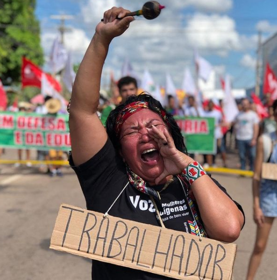 Professora é removida de escola pública por “insistir na temática indígena” 45 Professora é removida de escola pública por “insistir na temática indígena”