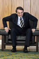 moro2Bbolso2Blevantando