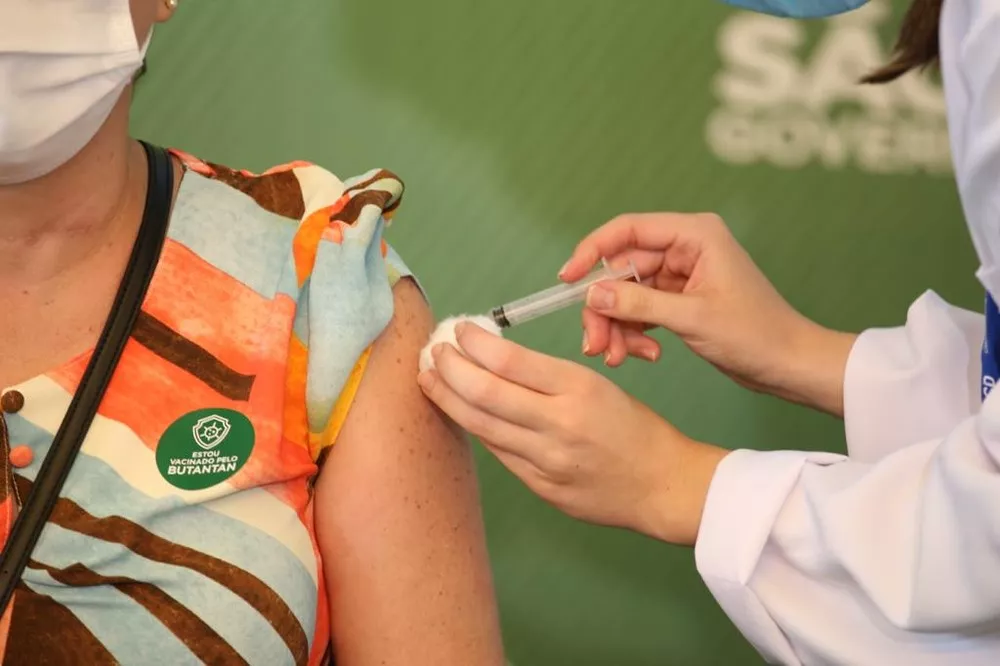 2022 e a pandemia: Ômicron, vacinas e o futuro da covid-19 no Brasil segundo pesquisadores 14 problemas na vacinacao falta de oxigenio perda de emprego conte sua historia e mostre o que precisa ser investigado na pandemia