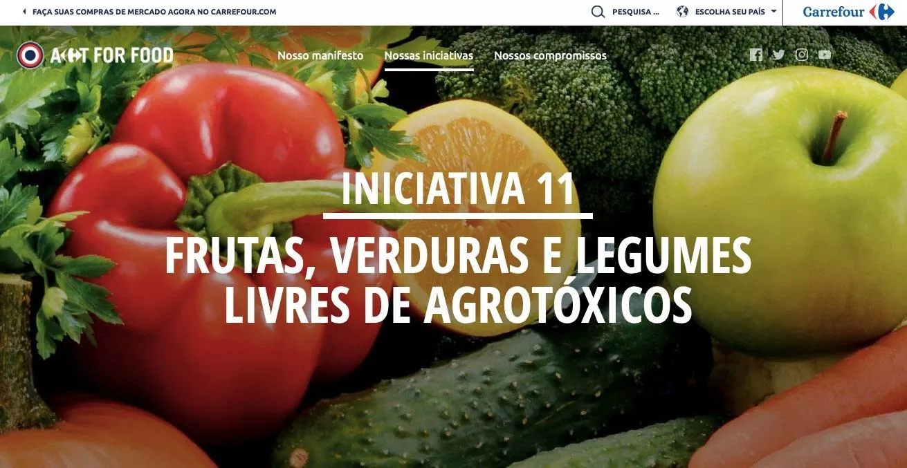 Imagem mostra foto de propaganda do Carrefour, com alimentos de fundo com os dizeres "Frutas, verduras e legumes livres de agrotóxicos" por cima em destaque