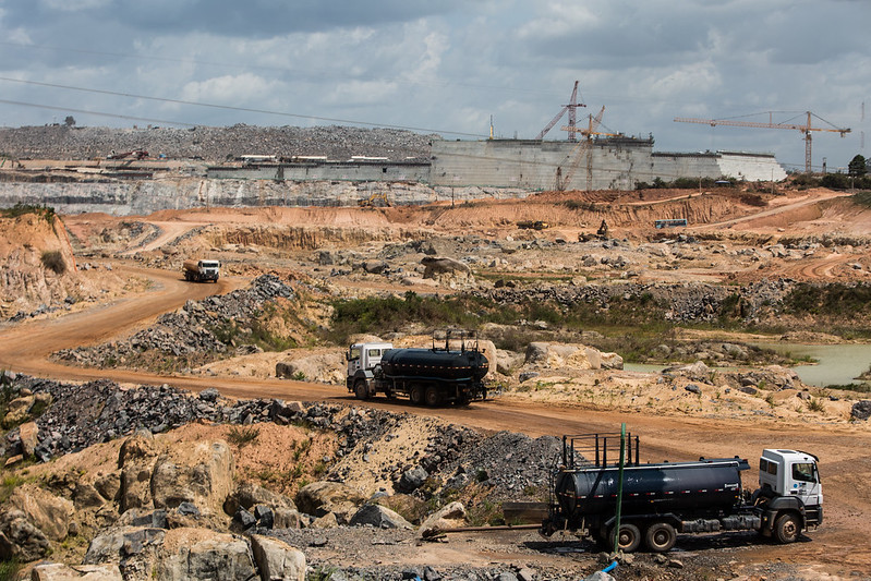 “Hoje, no Brasil, nós temos cerca de 22 mil barragens”, diz coordenadora nacional do MAB 56 Imagem mostra área de construção da barragem de Belo Monte, no Pará