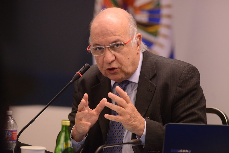 “Herança da ditadura tem de ser combatida com reforma no ensino militar”, diz Vannuchi 20 Paulo Vannuchi durante sessão da Comissão Interamericana de Direitos Humanos; Vannuchi é um homem branco, calvo, ele veste um terno preto e usa óculos