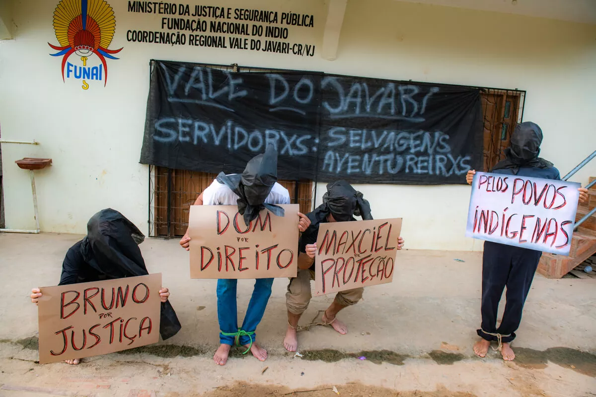 “Nós estamos sozinhos no Vale do Javari”, dizem servidores da Funai 9 Servidores da FUNAI protestam por direito, justiça e proteção aos povos indígenas nesta sexta-feira (17)