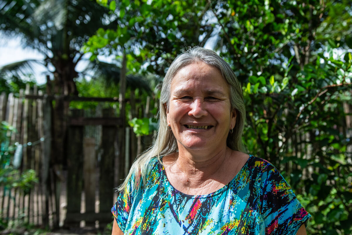 “Gurijuba, não vi mais”: falta de peixe afeta alimentação de comunidades amazônicas 45 Mulher com cabelos grisalhos sorri para a câmera