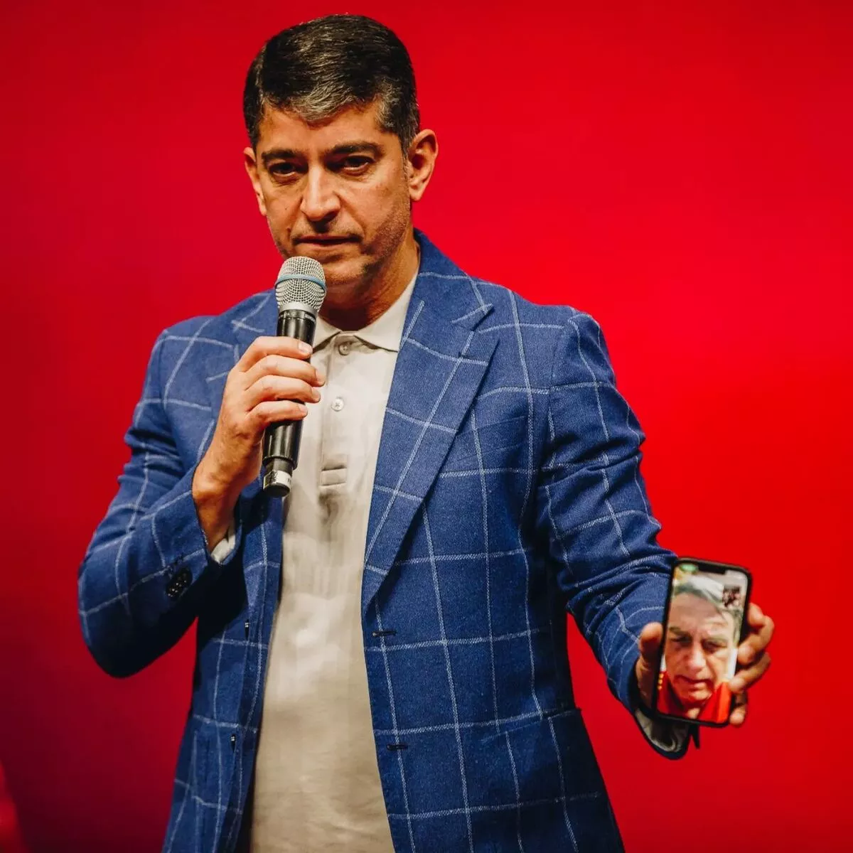 Foto3 Culto na igreja de Michelle Bolsonaro tem distribuicao de santinho e oracao por candidato 1