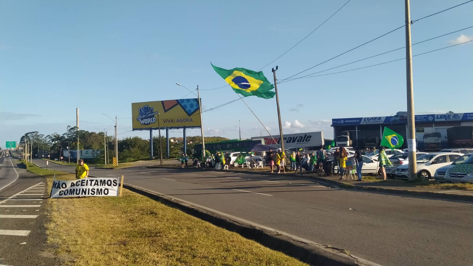 Foto2 Aliado de Bolsonaro Luciano Hang enviou caminhoes para ato golpista segundo PRF